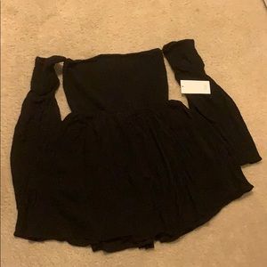 Off the shoulders long sleeve top.